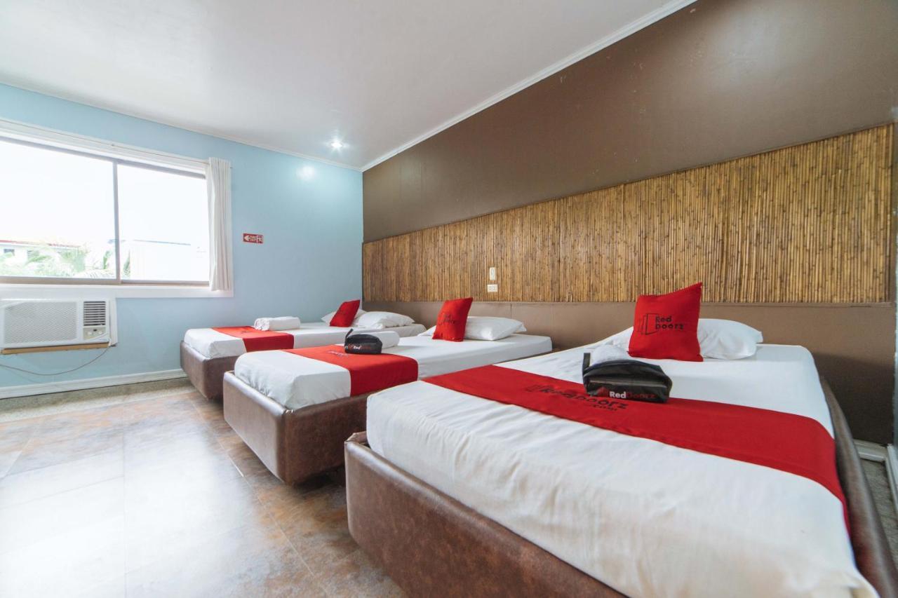 RedDoorz @ N Roldan Street Hotell Kalibo Eksteriør bilde