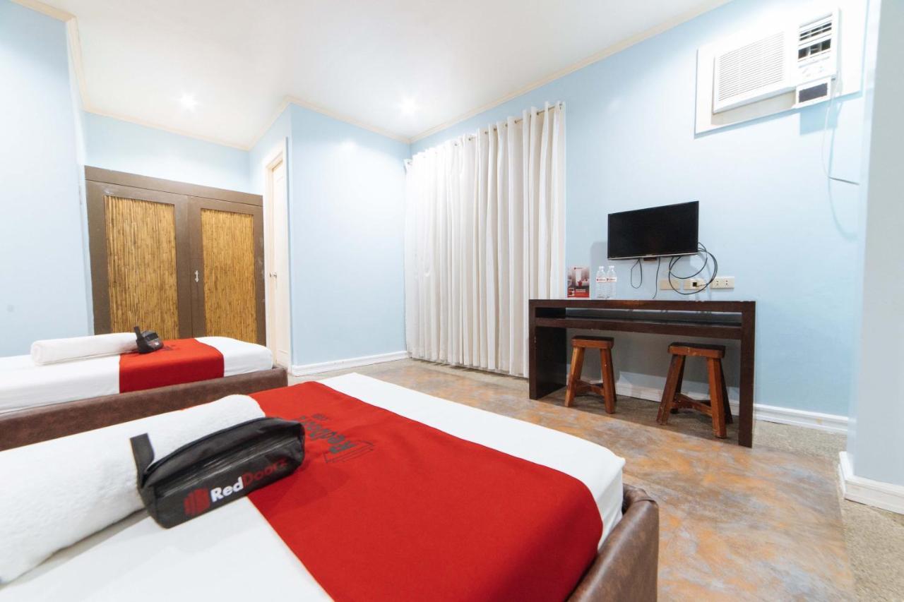 RedDoorz @ N Roldan Street Hotell Kalibo Eksteriør bilde